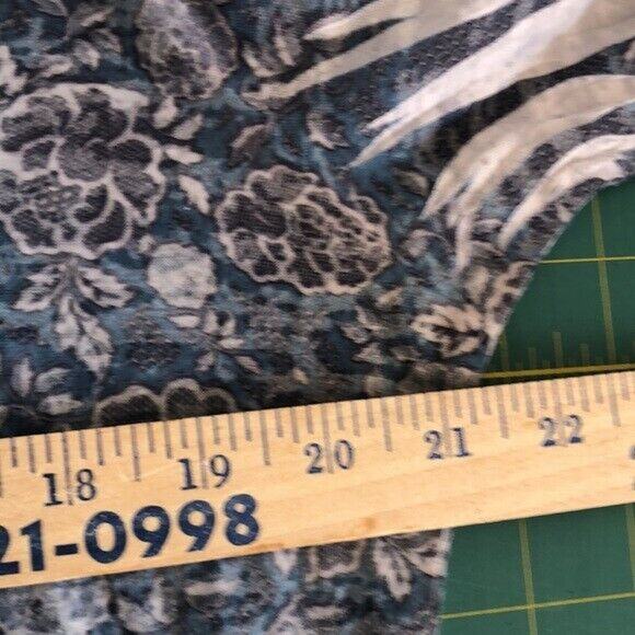 Jess & Jane Women's animal print V neck Top Size Large long sleeves glitter - Picture 4 of 5